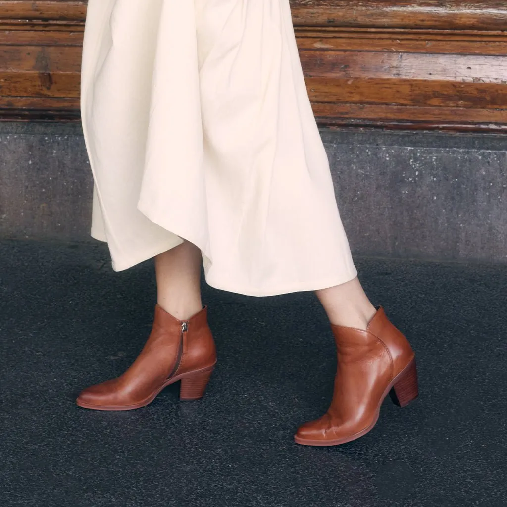 ELLIE ARCHIVE LEATHER ANKLE BOOT