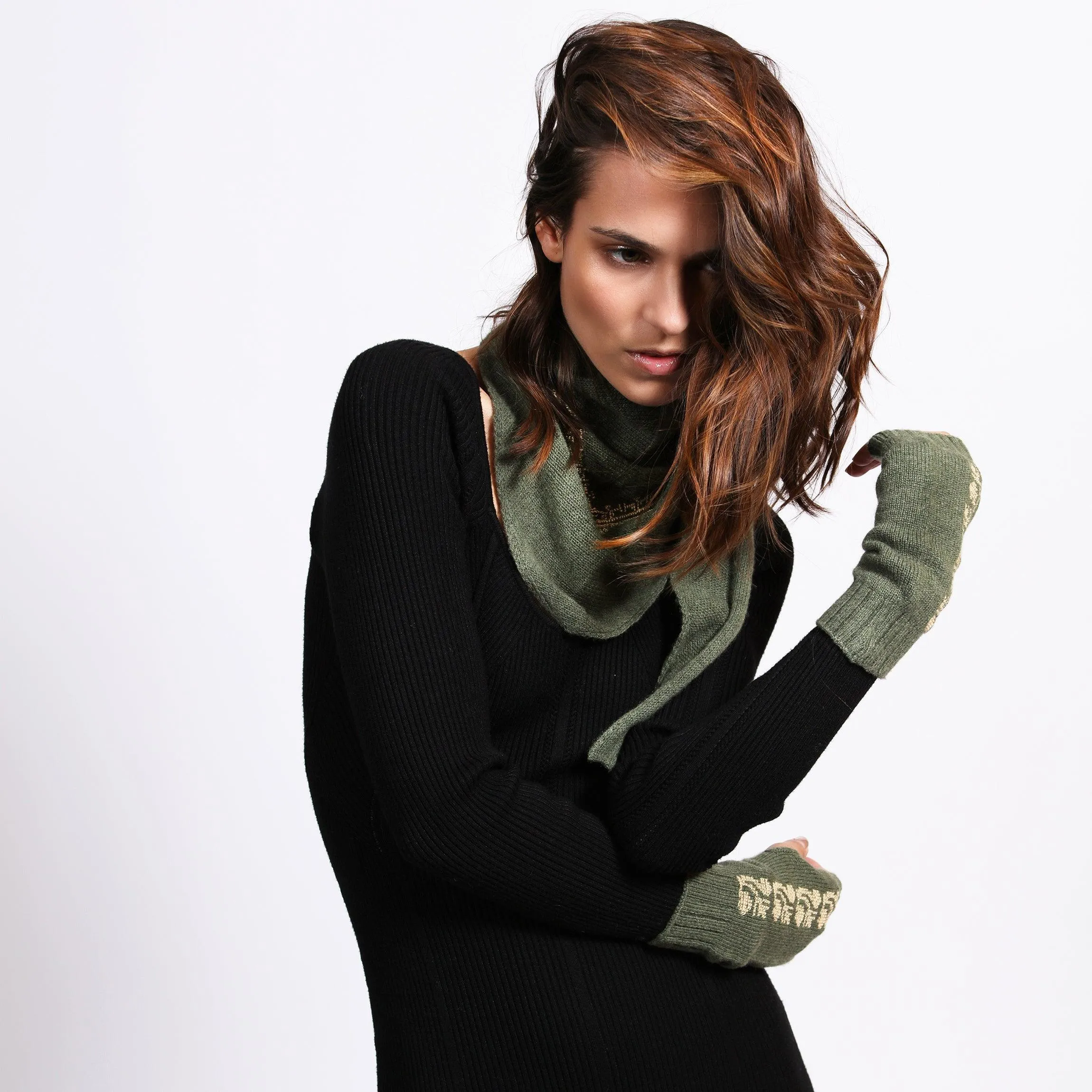 KHAKI CASHMERE TRIANGLE SCARF | IBRAHIM